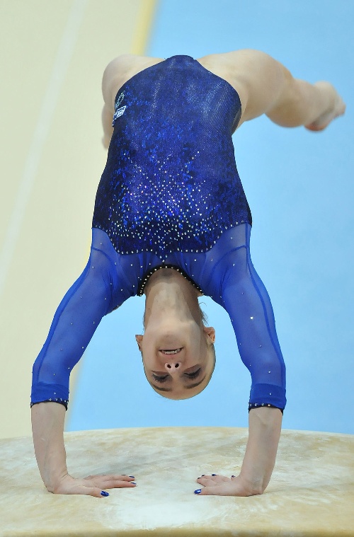 包含俄罗斯体操选手表现出色，成就大满贯，掌声雷动的词条