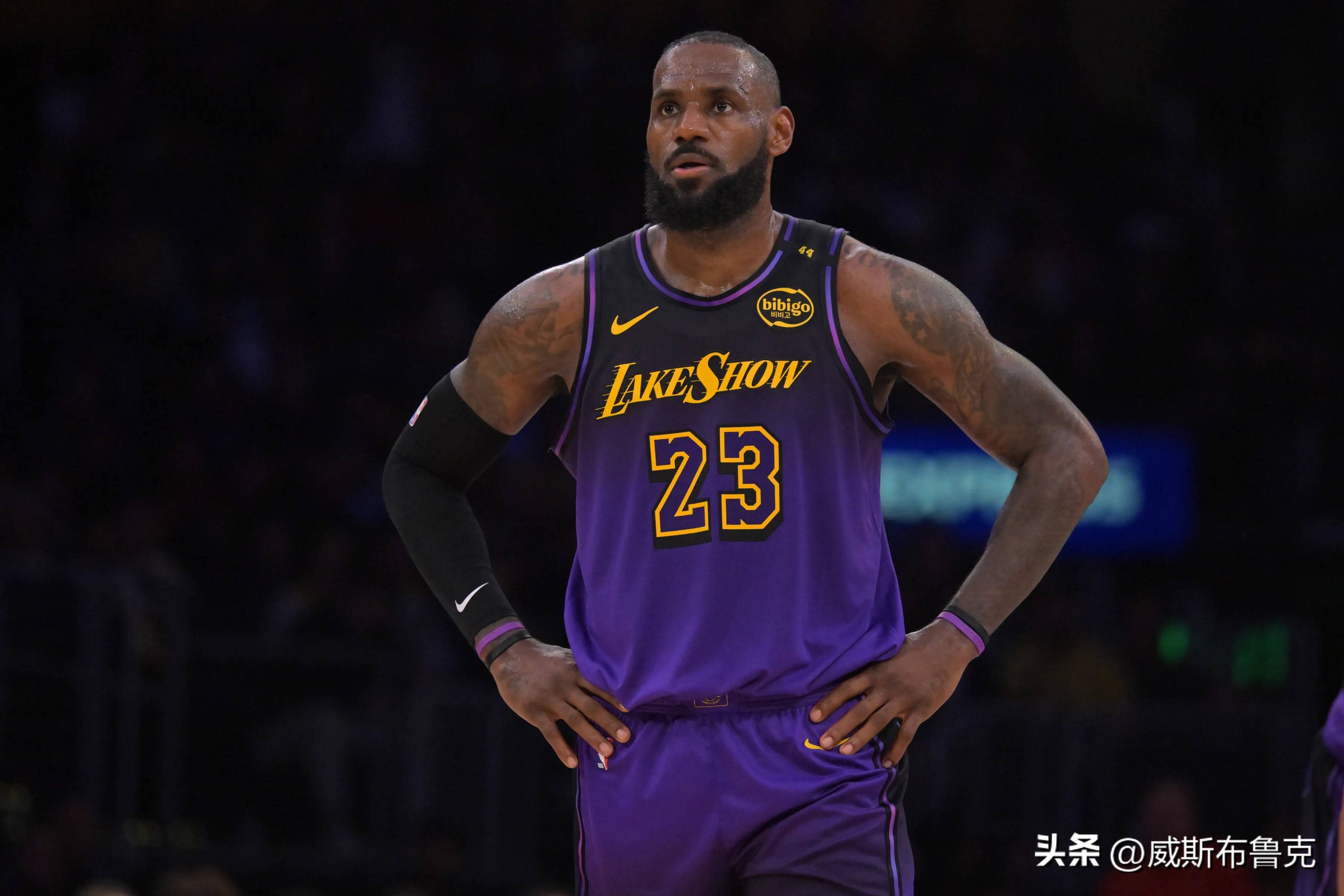 西部战火焚城,湖人战胜火箭守住榜首位置,掌声雷动 西部战火焚城,湖人战胜火箭守住榜首位置,掌声雷动