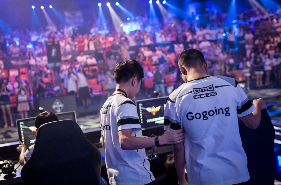 CLG力克FNC,Ming关键团战开团秒人宿命之战半决赛,锁定晋级资格 CLG力克FNC,Ming关键团战开团秒人宿命之战半决赛,锁定晋级资格