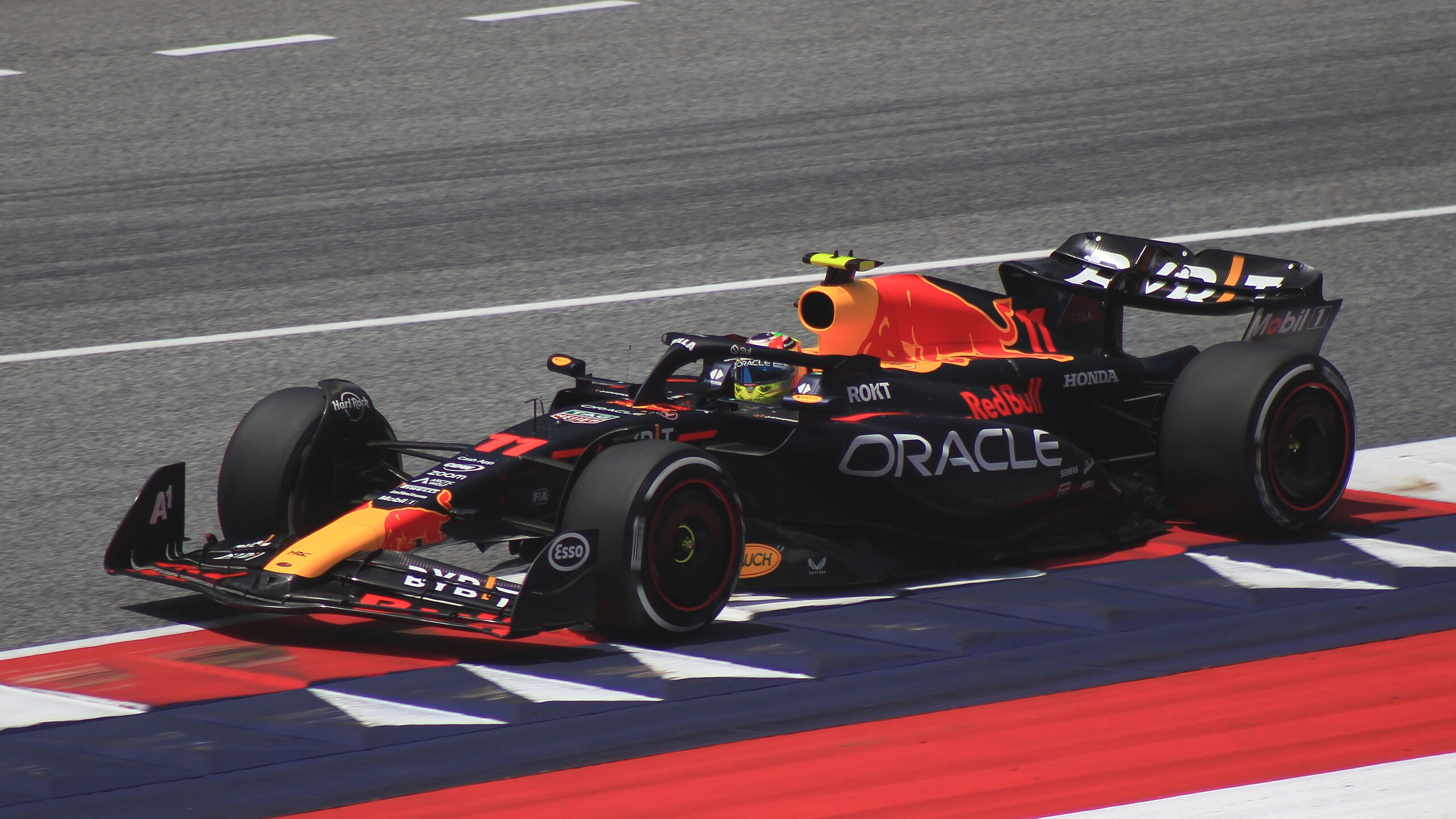 红牛二队逆转哈斯车队，佩雷兹统治全场