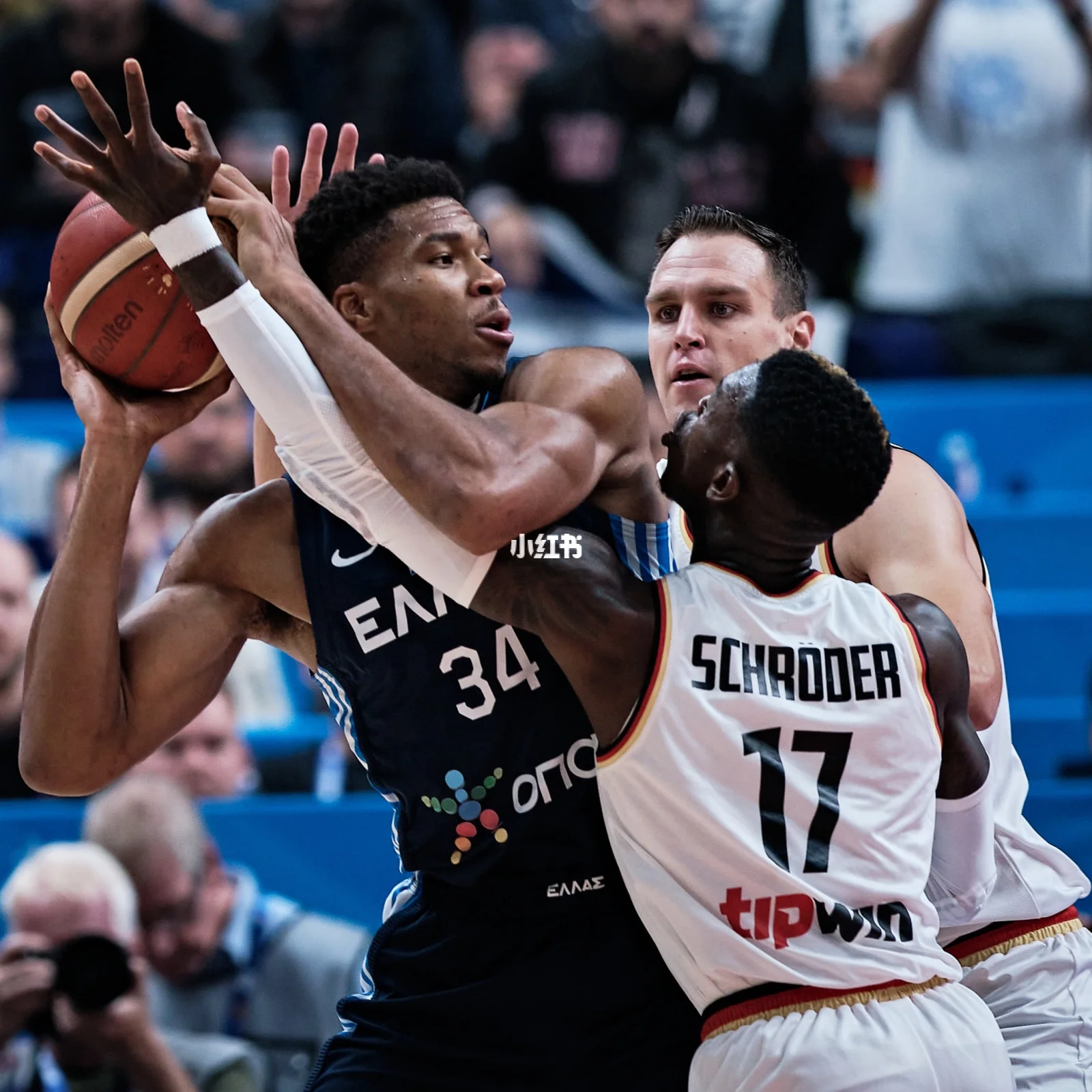 山东队逆转青岛队，字母哥高光表现