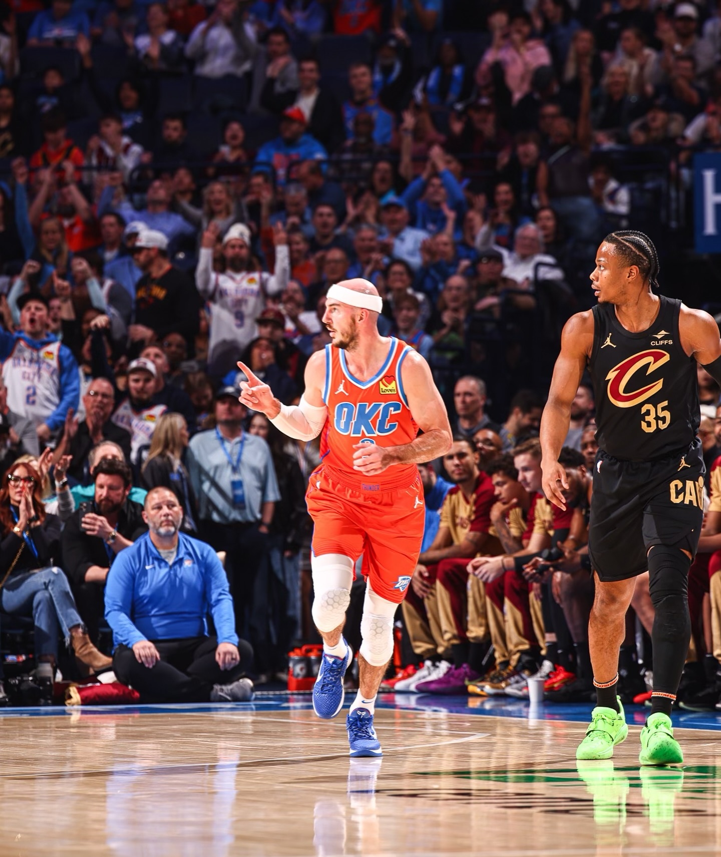 雷霆险胜雄鹿，东契奇带队取胜