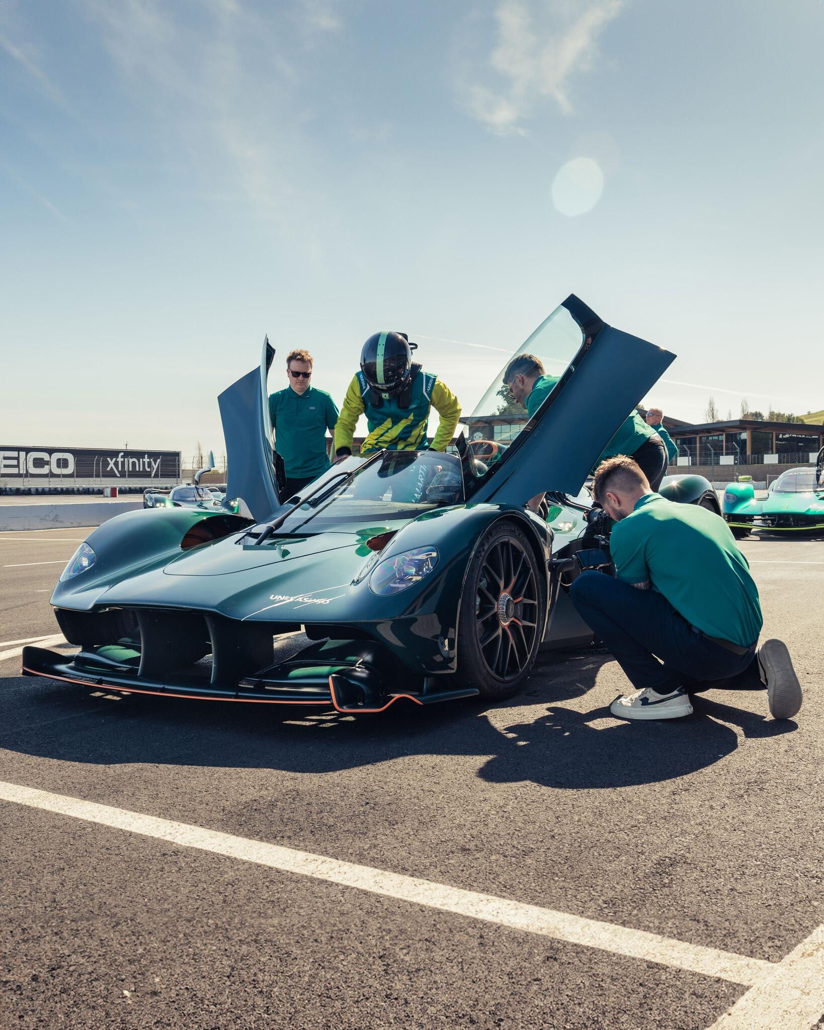 阿斯顿马丁碾压迈凯伦,塞恩斯高光表现 阿斯顿马丁碾压迈凯伦,塞恩斯高光表现