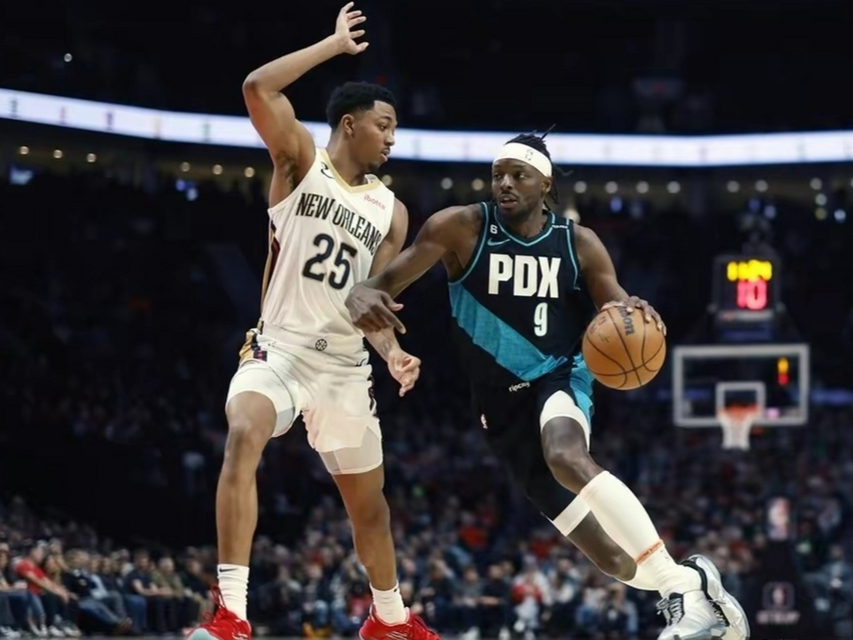 青岛队完胜鹈鹕，利拉德带队取胜